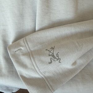 Arc'teryx Taema Women's Light Gray Sun Hoodie